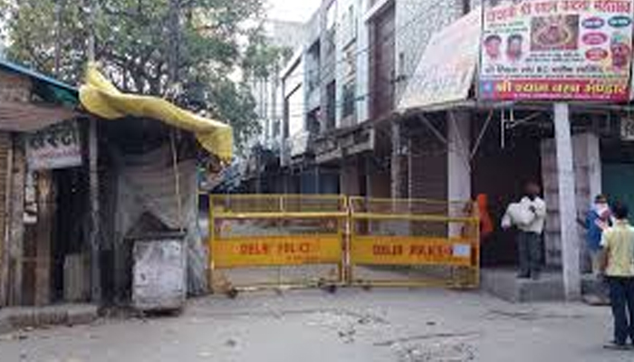 दिल्ली में कोरोना का प्रकोप: एक ही परिवार के 31 लोग हुए संक्रमित, इलाके में दहशत