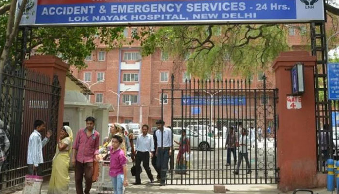 अस्पताल में ऐसा खौफ: कोरोना मरीज तीसरी मंजिल से कूदा, नहीं आई है रिपोर्ट