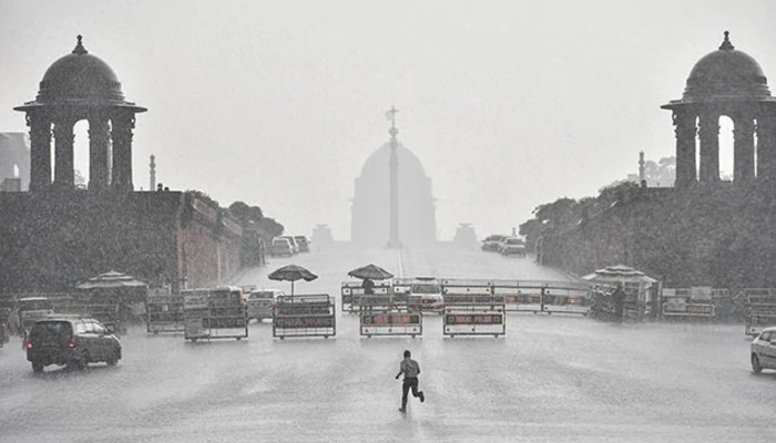 गिरे झमाझम ओले, अचानक बदला दिल्ली में मौसम का मिजाज