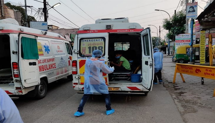 लापरवाही: ICU का तोड़ते रहे ताला, एंबुलेंस में महिला की हो गई मौत