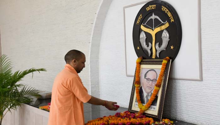 CM योगी ने बाबा साहब डॉ. भीम राव आंबेडकर के जयन्ती पर श्रद्धासुमन अर्पित किए, देखें तस्वीरें