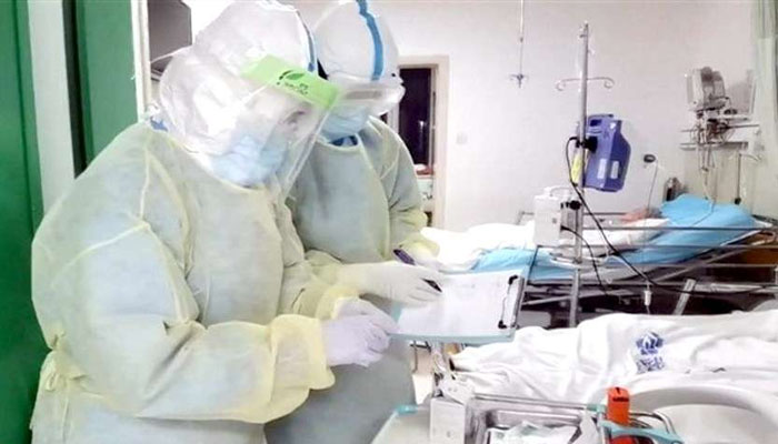 दिल्ली के अस्पताल में 40 मेडिकल स्टाफ कोरोना पॉजिटिव, किए गए आइसोलेट