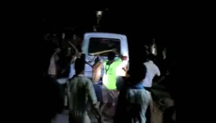महाराष्ट्र में साधुओं की हत्या पर गुस्साए लोग, BJP और संतों ने की कार्रवाई की मांग