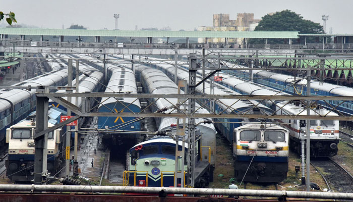 लाॅकडाउन: रेलवे कर रहा है ये बड़ी तैयारी, 13 लाख कर्मचारियों को लगेगा तगड़ा झटका