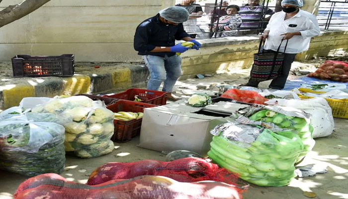 कोरोना इफेक्ट: सब्जी बेचना नहीं आसान, देना होगा आधार कार्ड