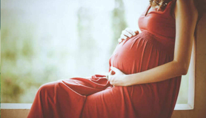 गर्भवती महिलाओं के पास अभी है दोहरी जिम्मेदारी, ऐसे सावधानी के साथ रखें ख्याल