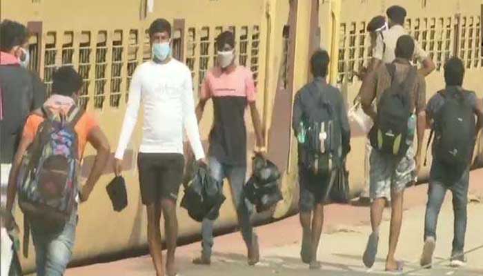 मुंबई से लौट रहे 3 मजदूरों ने रास्ते में ही तोड़ दिया दम, सीएम योगी ने जताया शोक