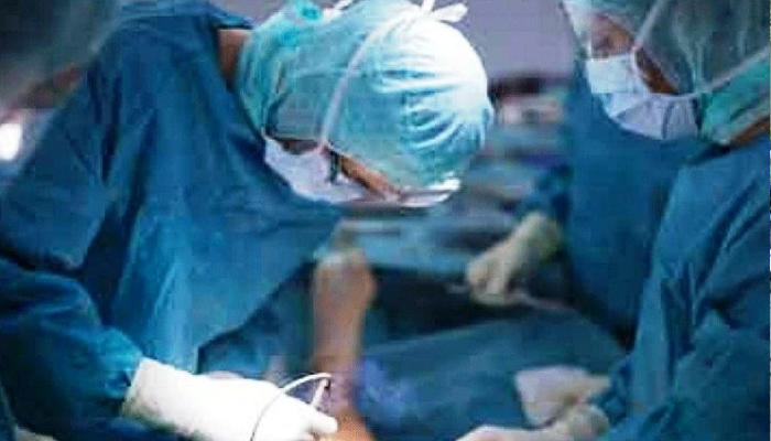 Marathon surgery: 64 डॉक्टरों ने 24 घंटे में जुड़वां बहनों को किया अलग