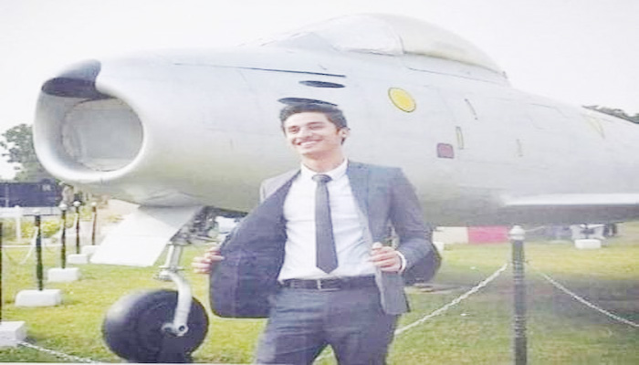 पाकिस्तानी एयर फोर्स के पहले हिंदू पायलट बने राहुल देव, छा गए सोशल मीडिया पर