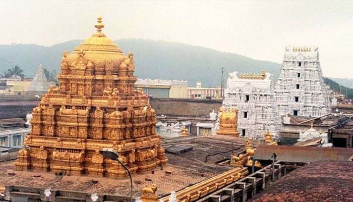 देश के सबसे अमीर मंदिर ने एक झटके में 1300 कर्मचारियों को नौकरी से निकाला