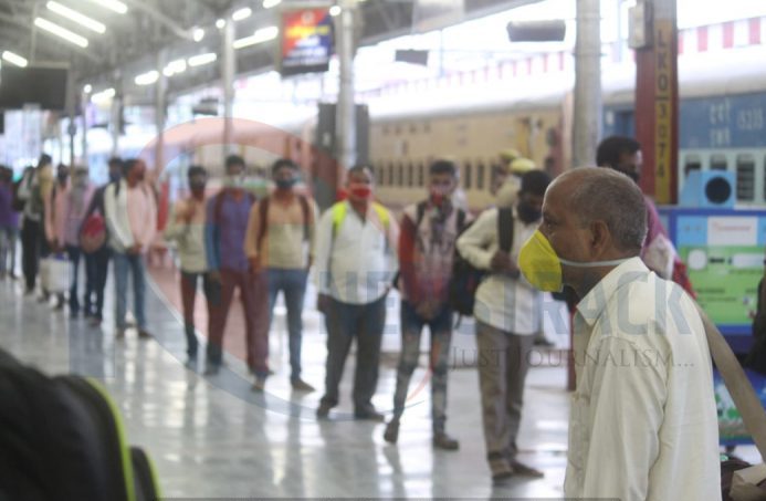 लॉकडाउन में फंसे मजदूरों के लिये बेंगलुरु से चलाई गई स्पेशल ट्रेन पहुंची लखनऊ