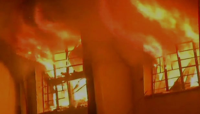 अभी-अभी दर्दनाक हादसा: आग में जिंदा जले बच्चे-औरतें, कई की हालत गंभीर