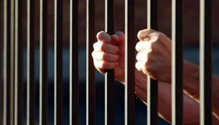 मचा हँगामा: फरार हुए खतरनाक 13 कैदी, पुलिस की हालत खराब