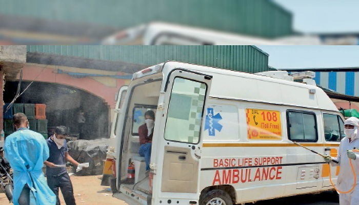 शर्मनाक: कोरोना पीड़ित को नहीं मिली एंबुलेंस, 3 किमी पैदल चलकर पहुंचा अस्पताल