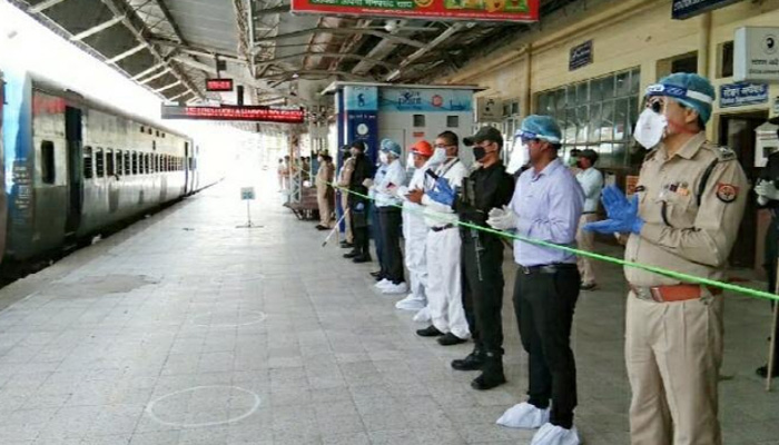 उम्मीद के स्टेशन पर पहुंची स्पेशल ट्रेन...! सूरत में सरकार की मूरत बिगाड़ दिया दलालों ने