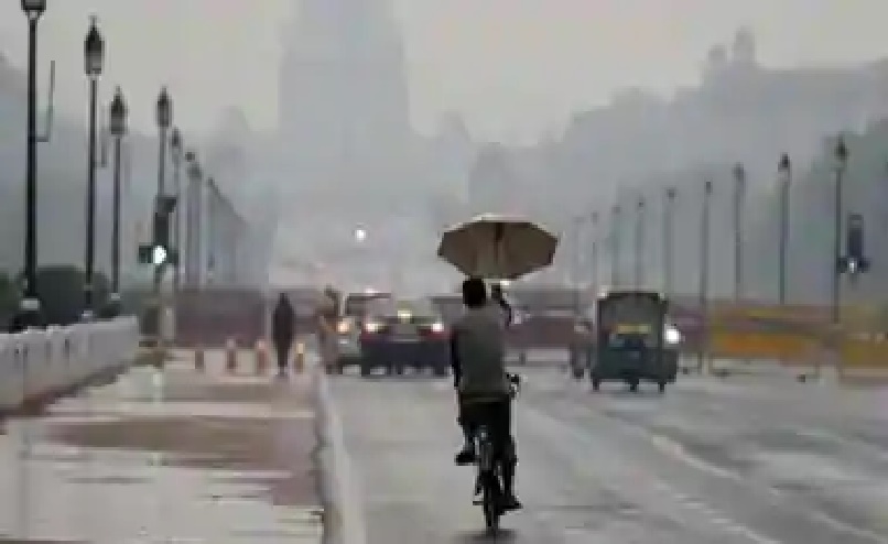 अभी-अभी तेज बारिश शुरू, दिल्ली-एनसीआर में मौसम हुआ सुहावना