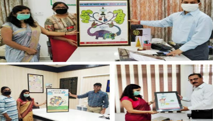 शिक्षिका ने अधिकारियों को भेंट किए कोरोना पोस्टर, वायरस से बचाव के बताए उपाय