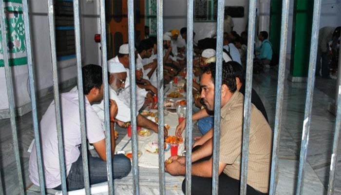 अनूठी जेल: रमजान में 150 हिंदू कैदी रोज 3000 मुसलमानों के लिए बना रहे भोजन