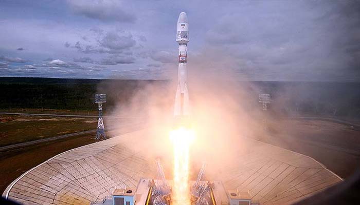 बड़ी खबर: स्पेस में फटा रूसी रॉकेट, टुकड़ों से सैटेलाइट्स को खतरा