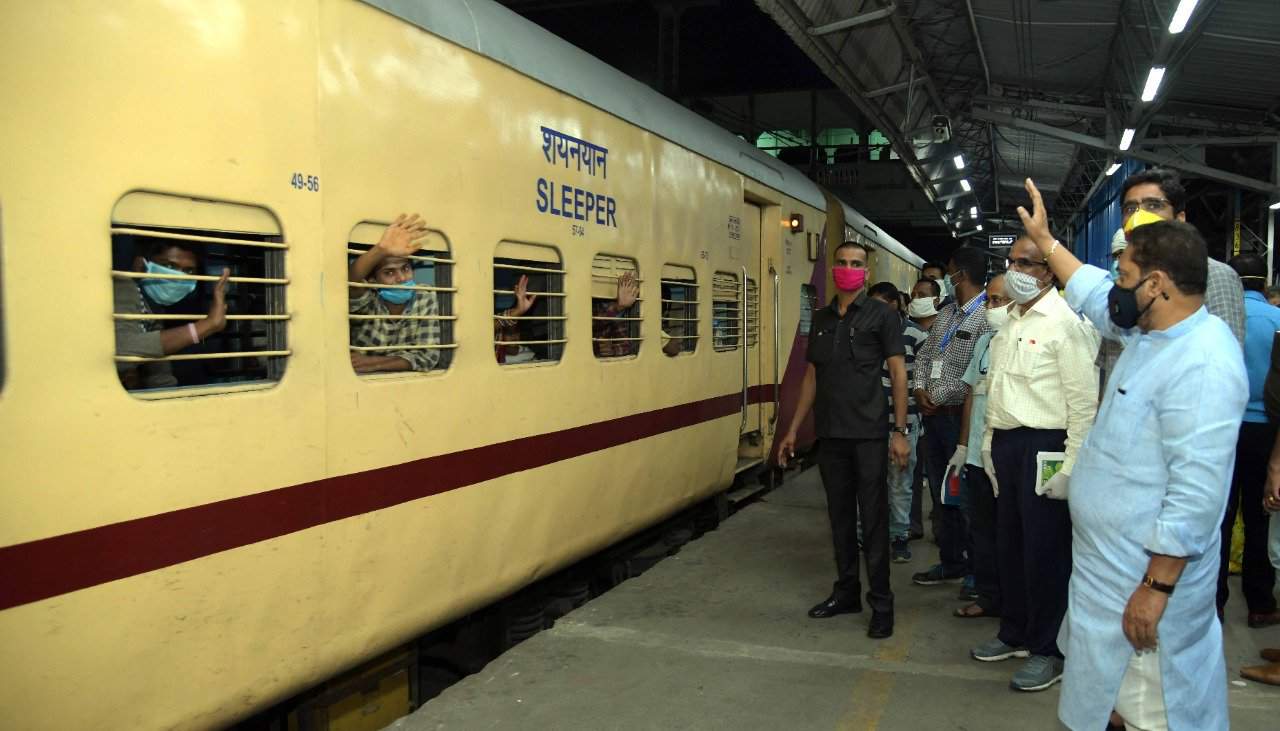 ममता का एक और पत्र: रेलवे मत भेजे कोई स्पेशल ट्रेन, जानें पूरा मामला