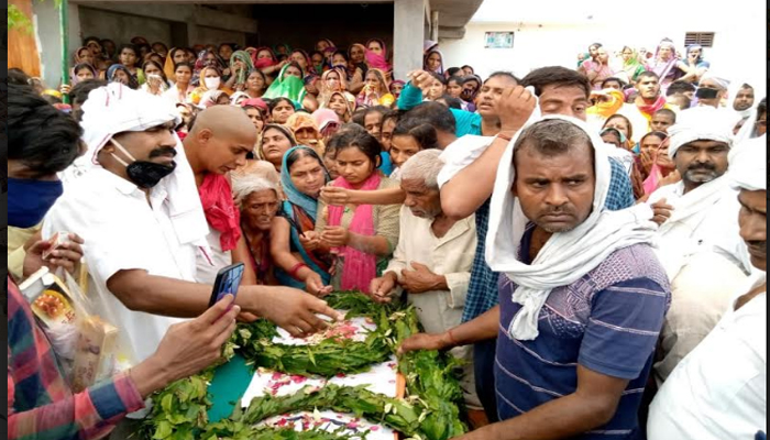 भीषण सड़क हादसा: नहीं रहे CRPF के सब इंस्पेक्टर, ऐसे हुआ अंतिम संस्कार