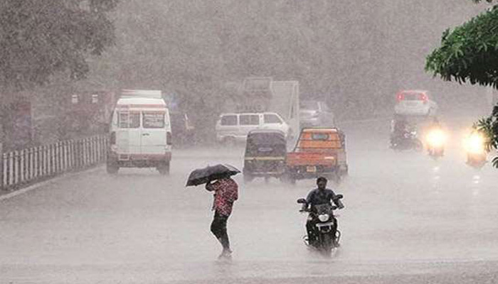 दिल्ली समेत देश के कई इलाकों में आंधी-बारिश, इन राज्यों में भारी बारिश का अलर्ट