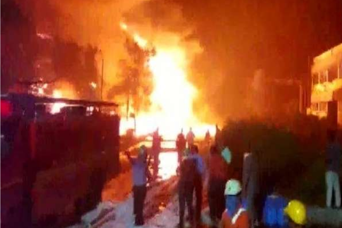 गुजरात में आग ही आग: केमिकल फैक्ट्री में बड़ा हादसा, दमकल की 15 गाड़ियां मौजूद