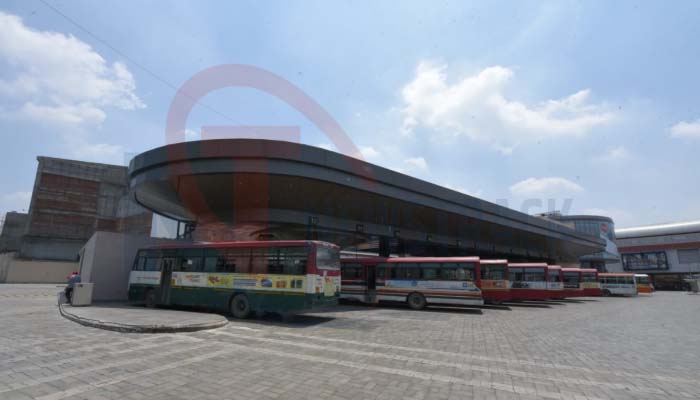 आलमबाग बस स्टेशन पर बसों का संचालन हुआ शुरू, देखें तस्वीरें