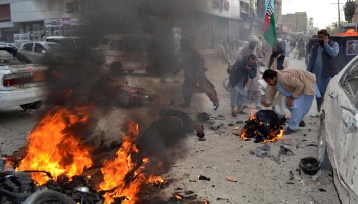 पाकिस्तान में बम ब्लास्ट: धमाके से दहल गयी सेना, मौत देख मची भगदड़