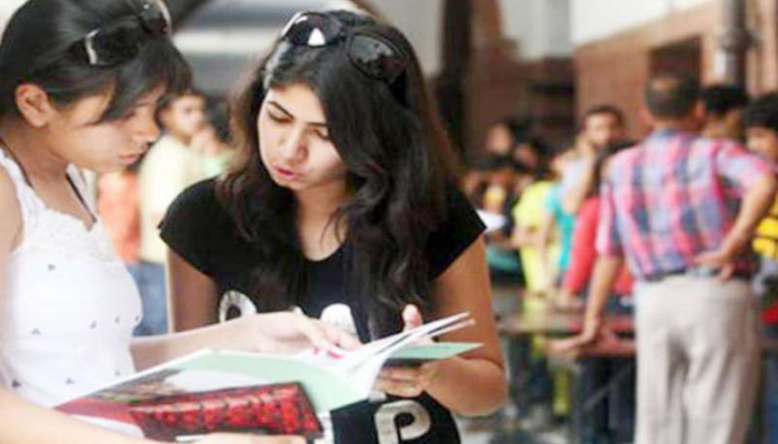 CBSE ने जारी की हैंडबुक: ऑनलाइन पढ़ाई में छात्राओं संग दुर्व्यवहार से ऐसे बचाएगा बोर्ड
