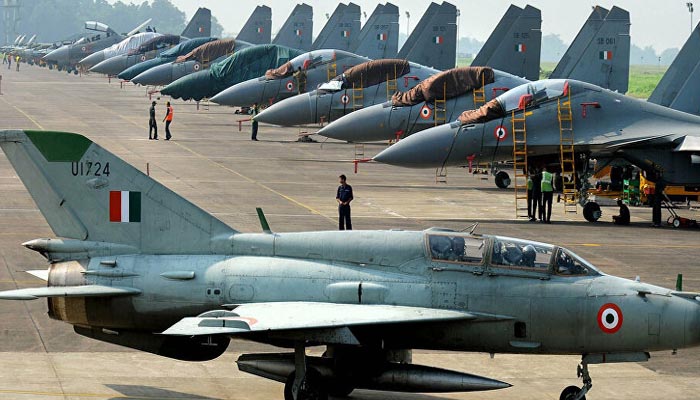 लद्दाख में तनाव बढ़ा: चीन को जवाब देने के लिए मिराज और सुखोई तैनात, टैंक भी भेजे