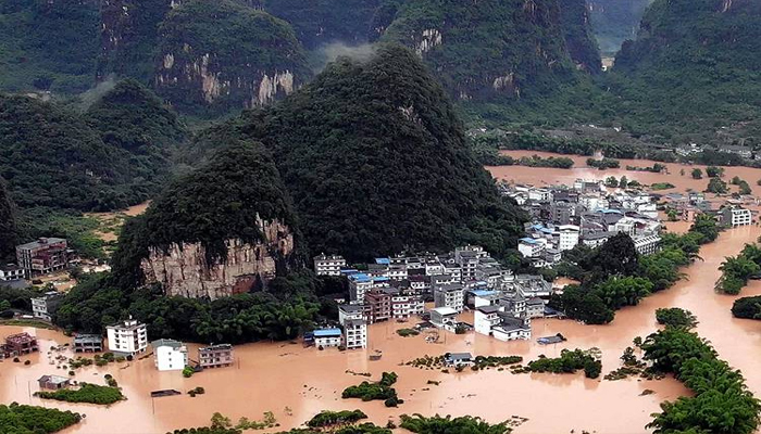 तबाही का भयानक मंजर: बाढ़ ने मचाई त्राही-त्राही, खतरे में लाखों लोग