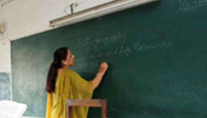 शिक्षक की कमाई एक करोड़ः 13 महीनों के फर्जीवाड़े का बड़ा मामला उजागर