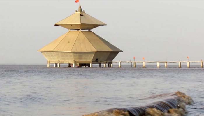 अद्भुत चमत्कार: दिन में दो बार समुद्र में डूब जाता है ये मंदिर, जानिए क्यों?