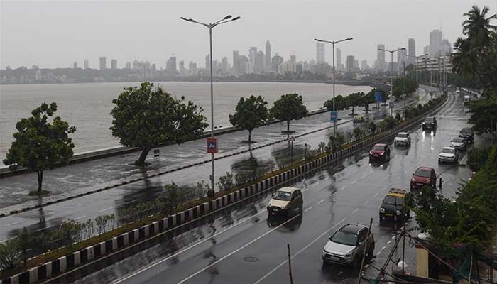 Cyclone Nisarga: मुंबई के लिए खतरा टला, लेकिन शहर हुआ पानी-पानी
