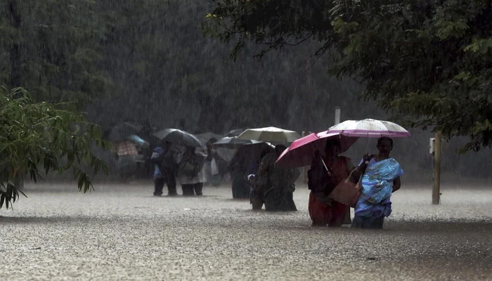 बारिश का तांडव: डूब गया पूरा पुलिस स्टेशन, राज्य में जारी हुआ अलर्ट