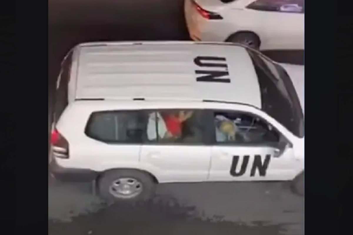 अधिकारी की आई शामत: कार में कर रहे थे अश्लील हरकत, वीडियो हुआ वायरल