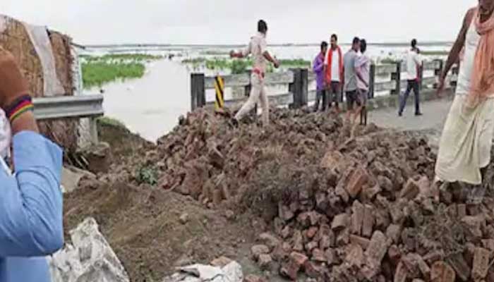 आफत में बिहारः टूटा बांध, आया सैलाब, खतरे में 600 गांव