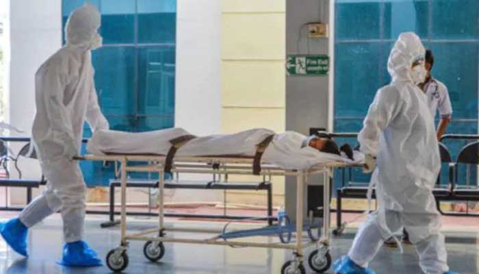 हॉस्पिटल में बेड से गिरा कोरोना मरीज, तड़पकर हुई मौत, किसी ने नहीं की मदद
