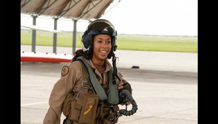 मिसाल बनी महिला: अमेरिकी नौसेना में हुई पायलट, ऐसा करके रचा इतिहास