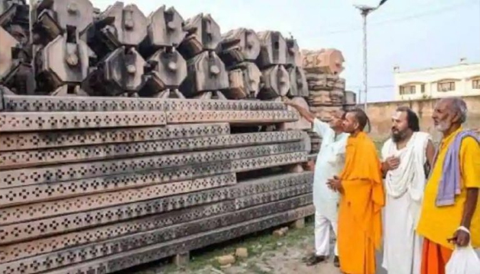 राम मंदिर पर युद्ध: शिलान्यास पर भिड़े संत, क्या सफलतापूर्वक हो पायेगा भूमि पूजन