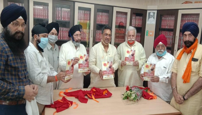 BJP के प्रदेश संगठन महामंत्री सुनील बंसल ने किया दस गुरु दर्शन पुस्तक का विमोचन