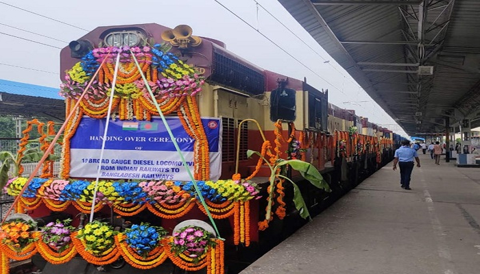 भारत ने बांग्लादेश को दी बड़ी सौगात, रेल पटरियों पर दौड़ेंगे भारतीय रेल इंजन