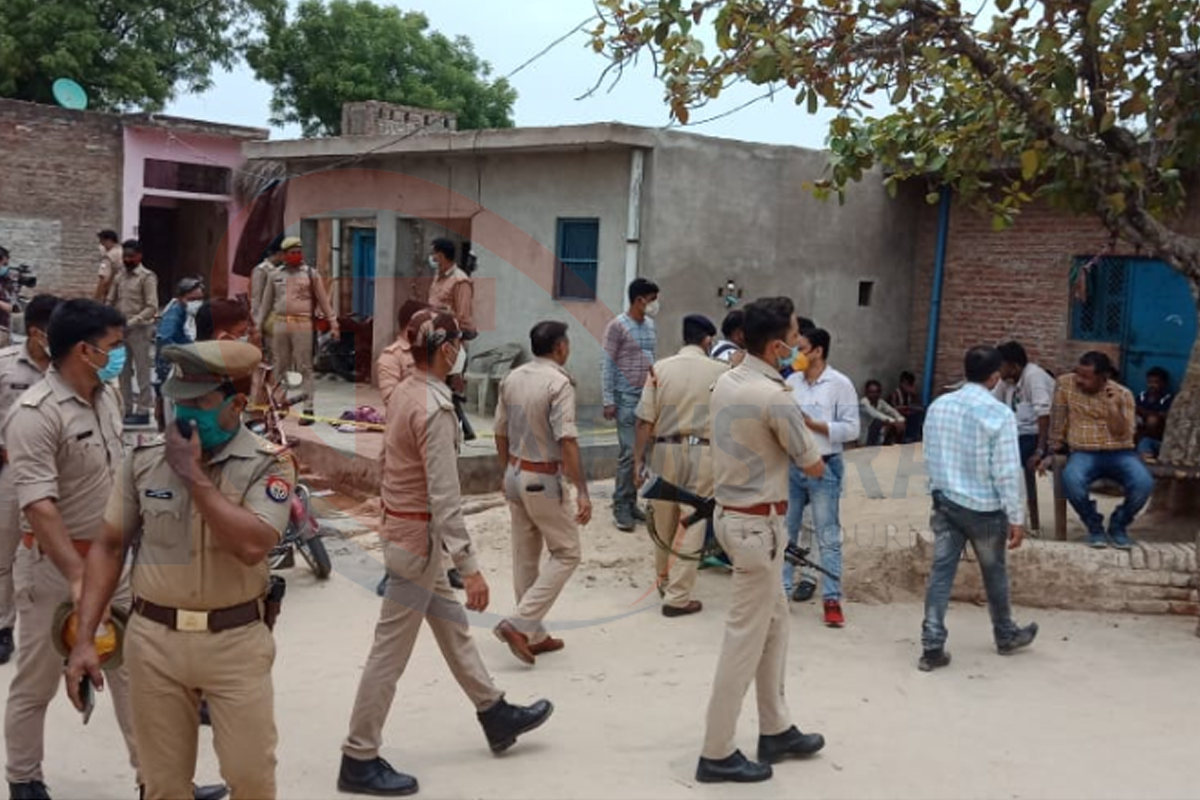 चौबेपुर थाना क्षेत्र को पुलिस ने किया छावनी में तब्दील, देखें तस्वीरें