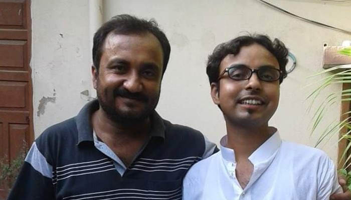 पापड़ बेचने वाले आनंद कुमार और ऑटो रिक्शा वाले आरके श्रीवास्तव की ऐसी है कहानी