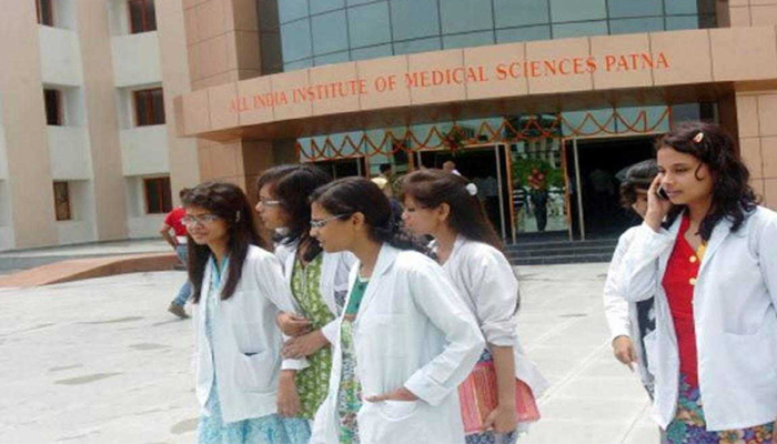 पटना एम्स में हाहाकारः हड़ताल पर गईं 400 नर्सें, मरीजों की बढ़ी परेशानी