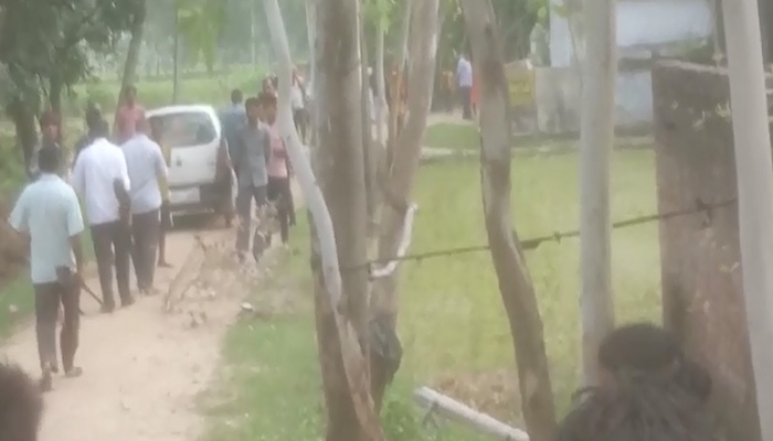 दबंग ग्राम प्रधान: हथियार लहराते वीडियो वायरल, पुलिस ने पकड़ा