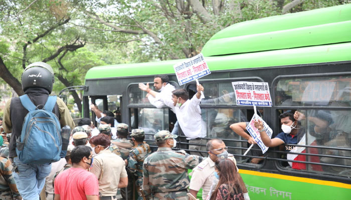 कांग्रेस का बड़ा प्रदर्शन: कानपुर मुठभेड कांड का किया विरोध, हुई गिरफ्तारी