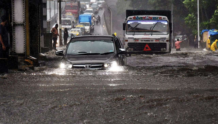 हाई-अलर्ट पर मुंबई: बारिश-तूफान मचाएगा तांडव, इन जगहों को बहुत खतरा