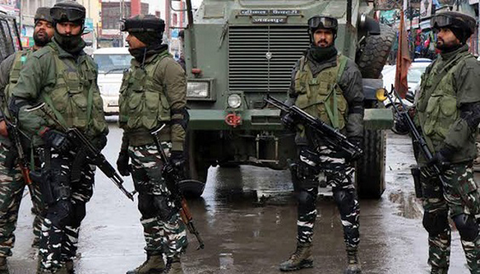 कश्मीर में ताबड़तोड़ एनकाउंटर, आतंकियों की लाशें बिछा रही सेना, अब तक 4 ढेर
